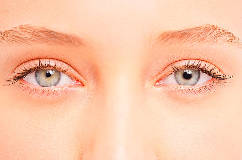Анизокория — симптом, характеризующийся разным размером зрачков правого и левого глаза.