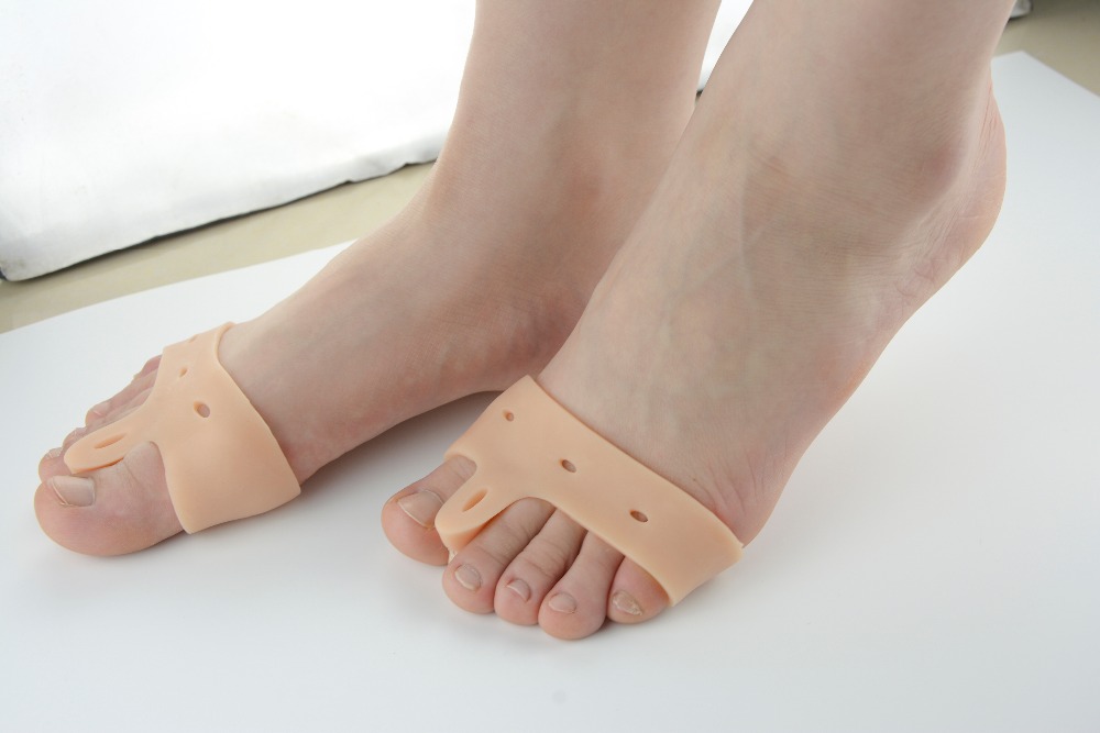 Силиконовый корректор для лечения косточки на ноге.